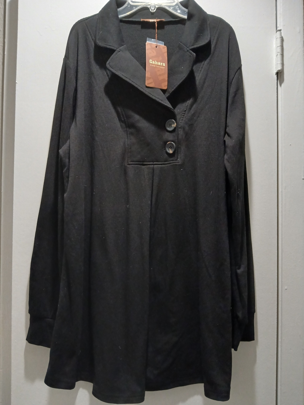 Gaharu Black Button-Front Long Sleeve Tunic